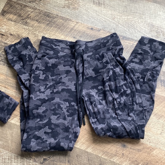 Quarter zip up and jogger pants combo.Both have functional pockets - Picture 4 of 6